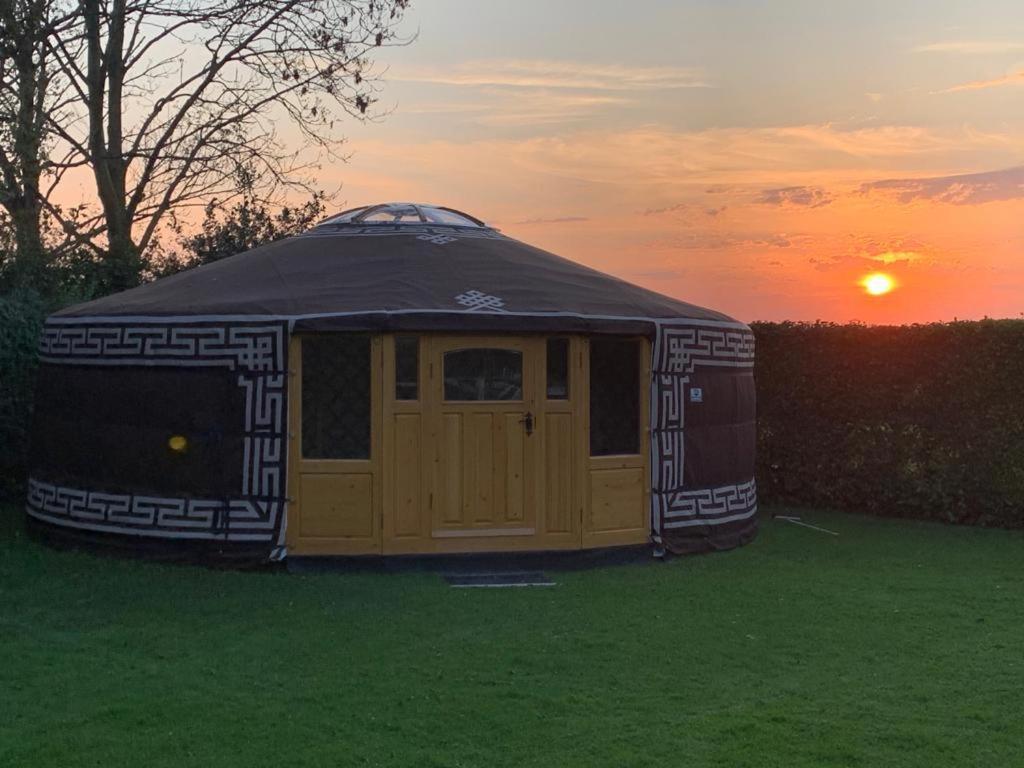 Overnachten In Een Luxe Yurt! Zonnemaire Luaran gambar