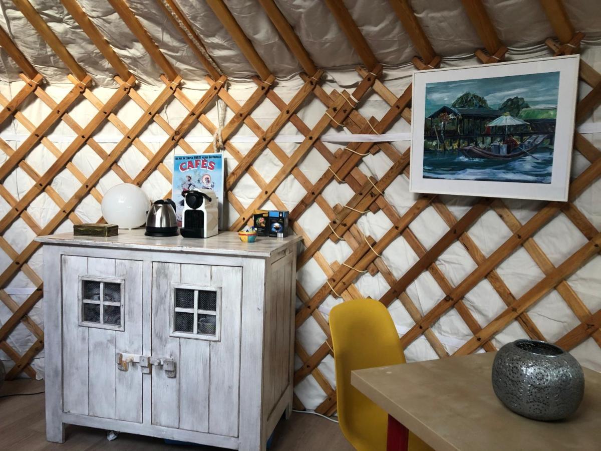 Overnachten In Een Luxe Yurt! Zonnemaire Luaran gambar
