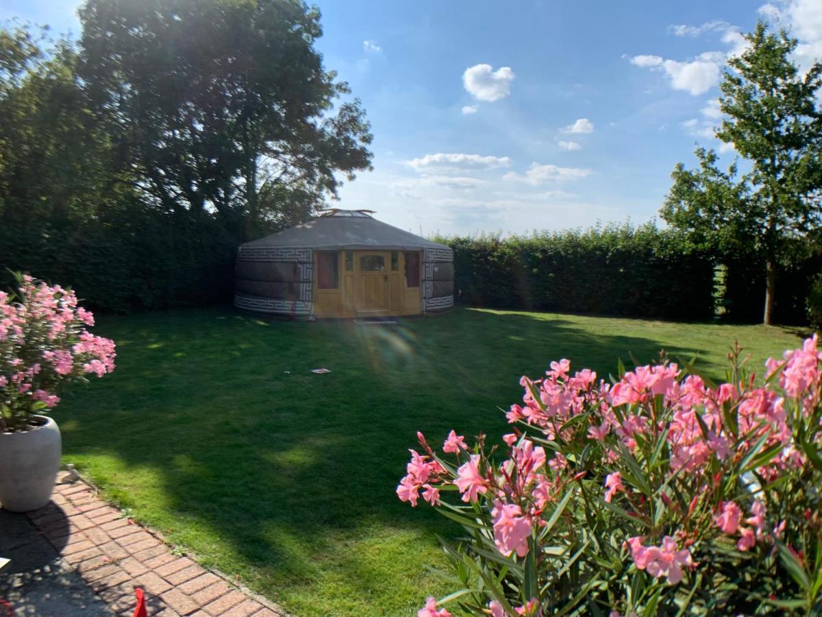 Overnachten In Een Luxe Yurt! Zonnemaire Luaran gambar